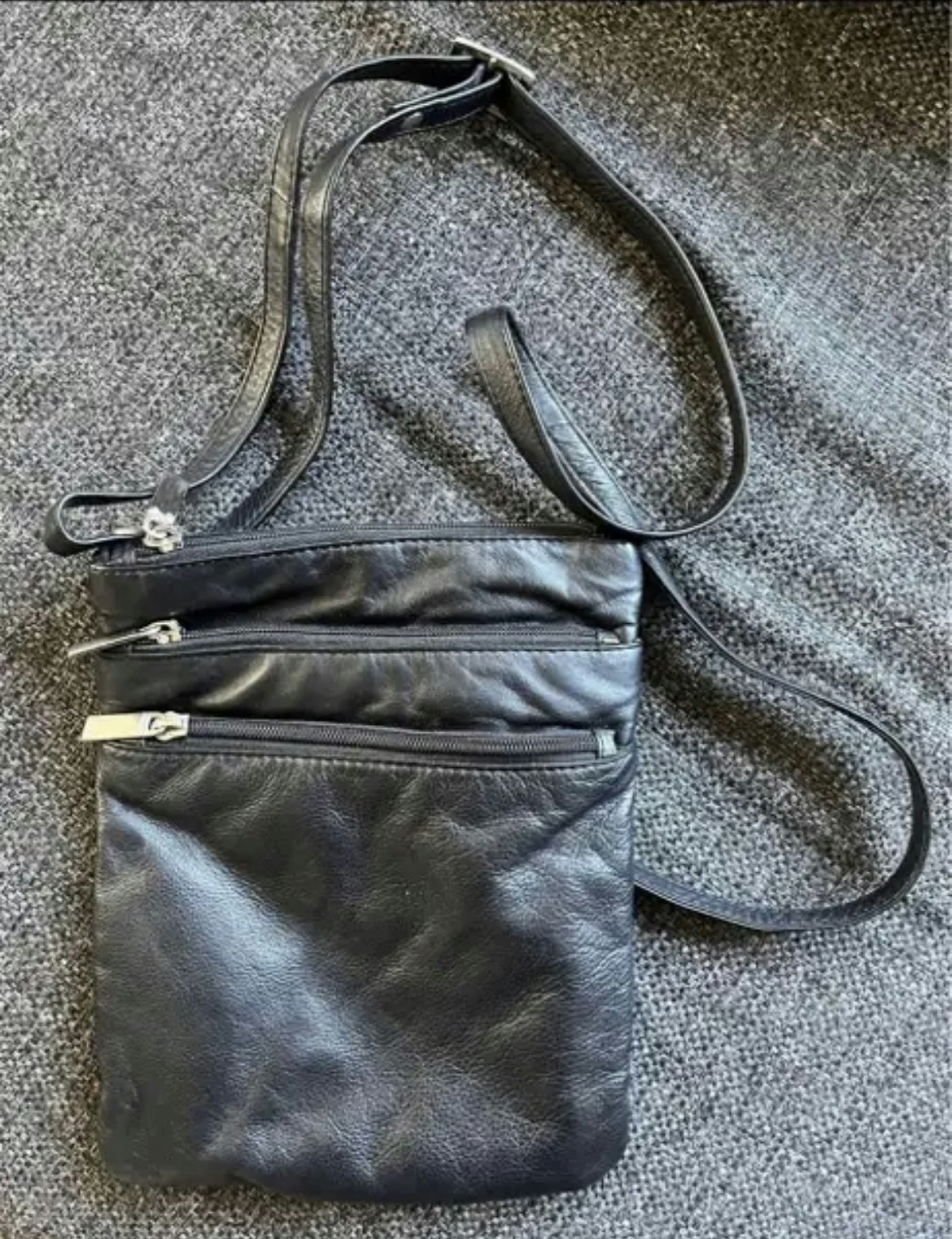 Crossbody taske