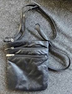 Crossbody taske