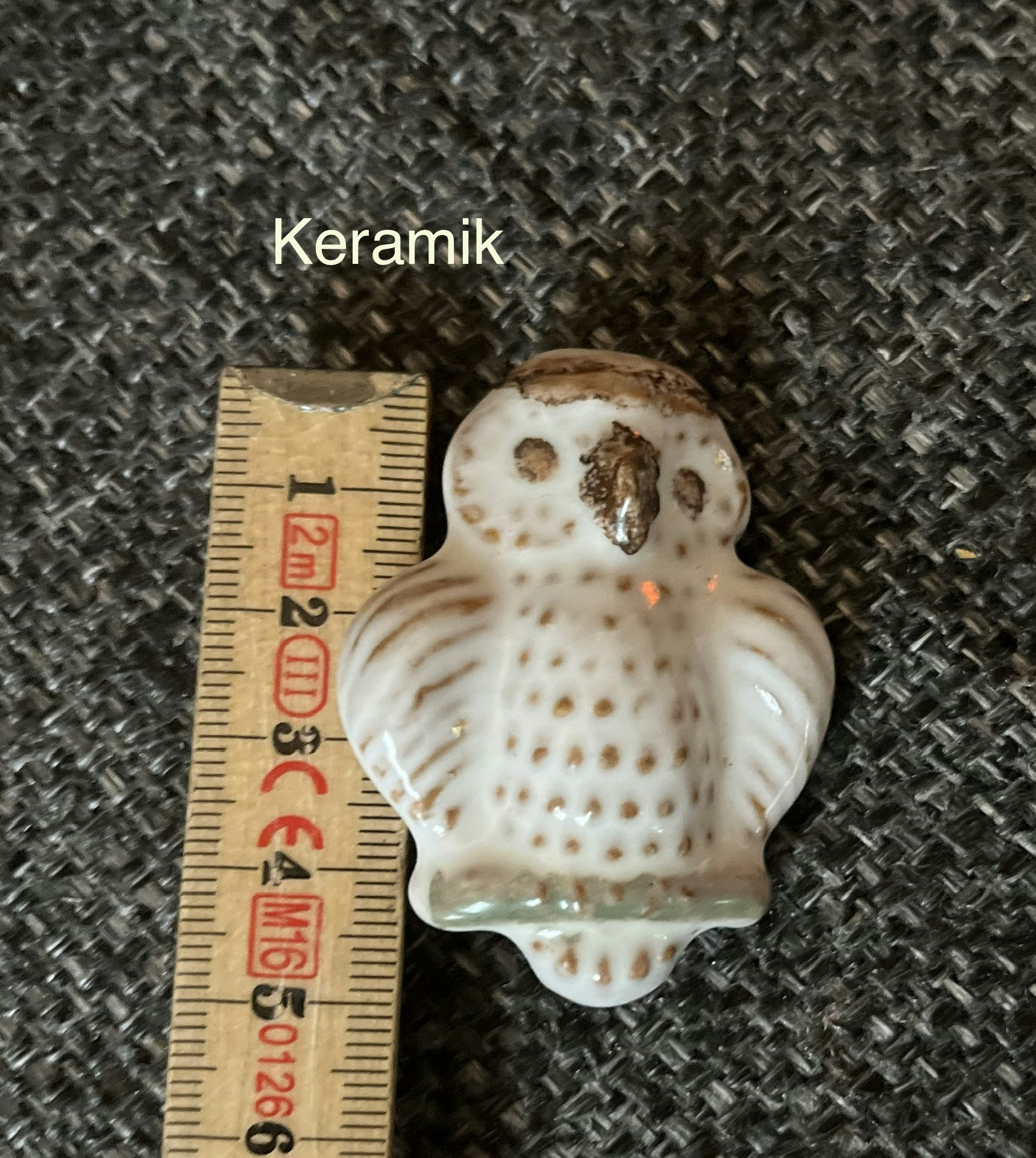 Broche i keramik - ugle