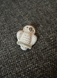 Broche i keramik - ugle