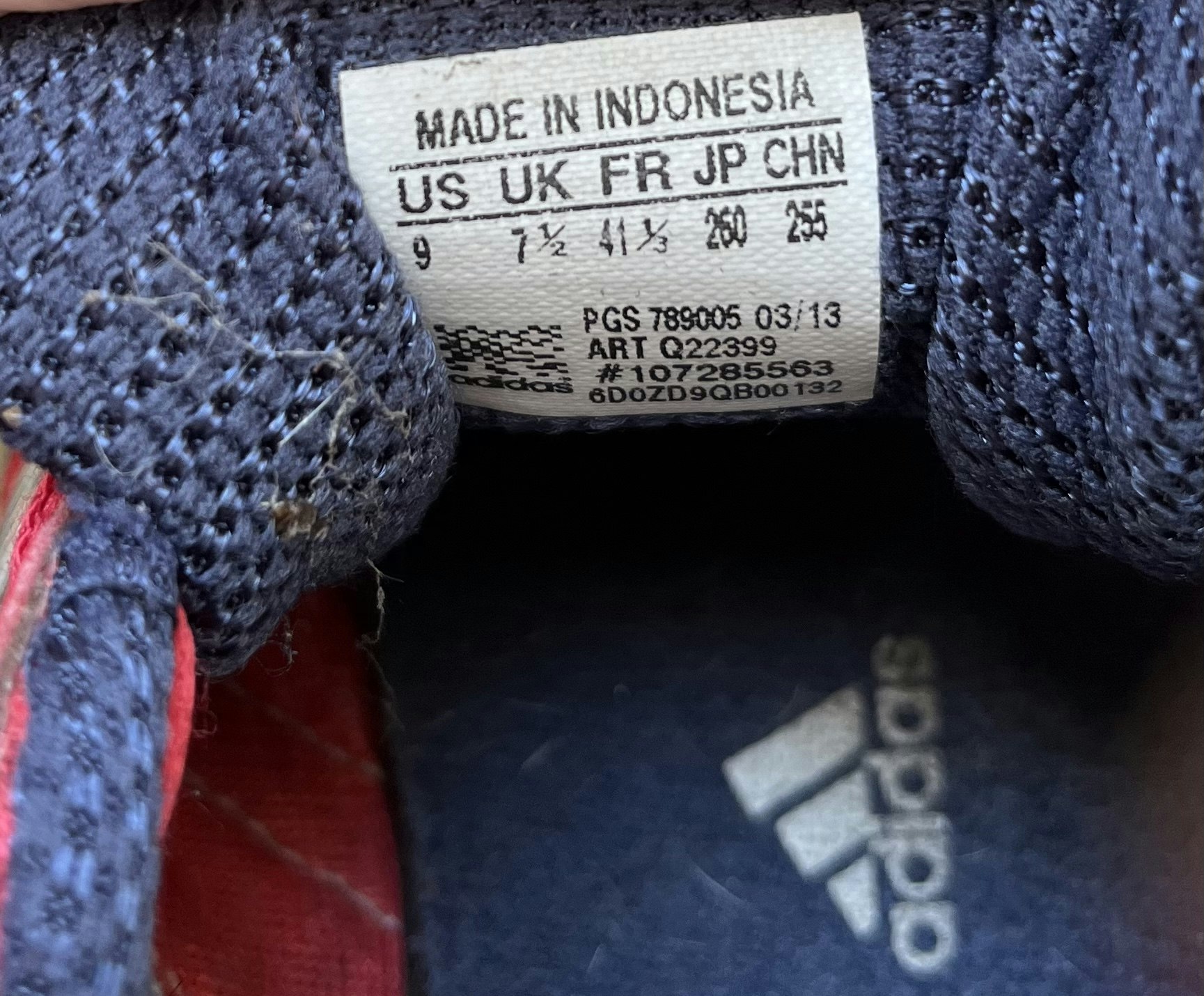 Adidas sko - str. 40