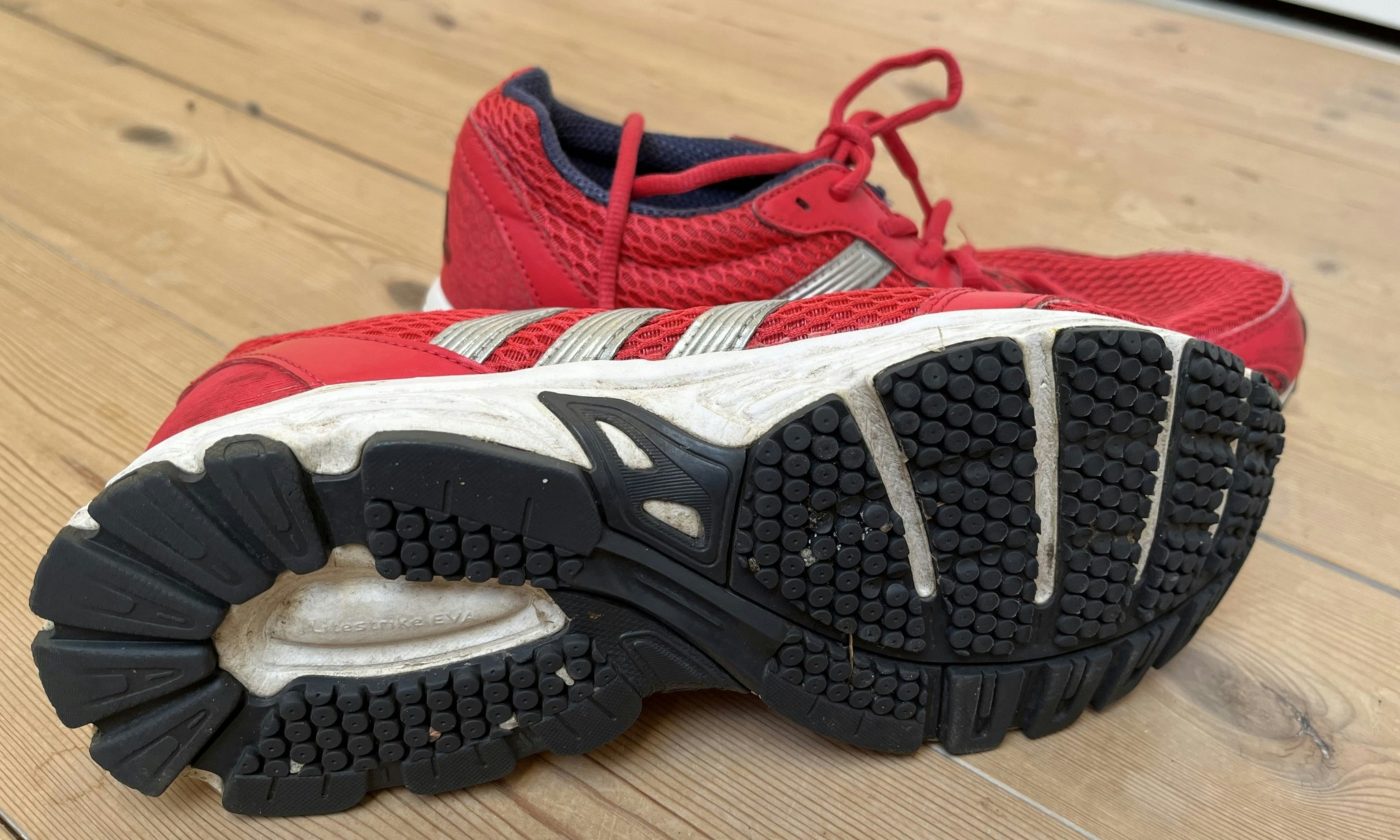 Adidas sko - str. 40