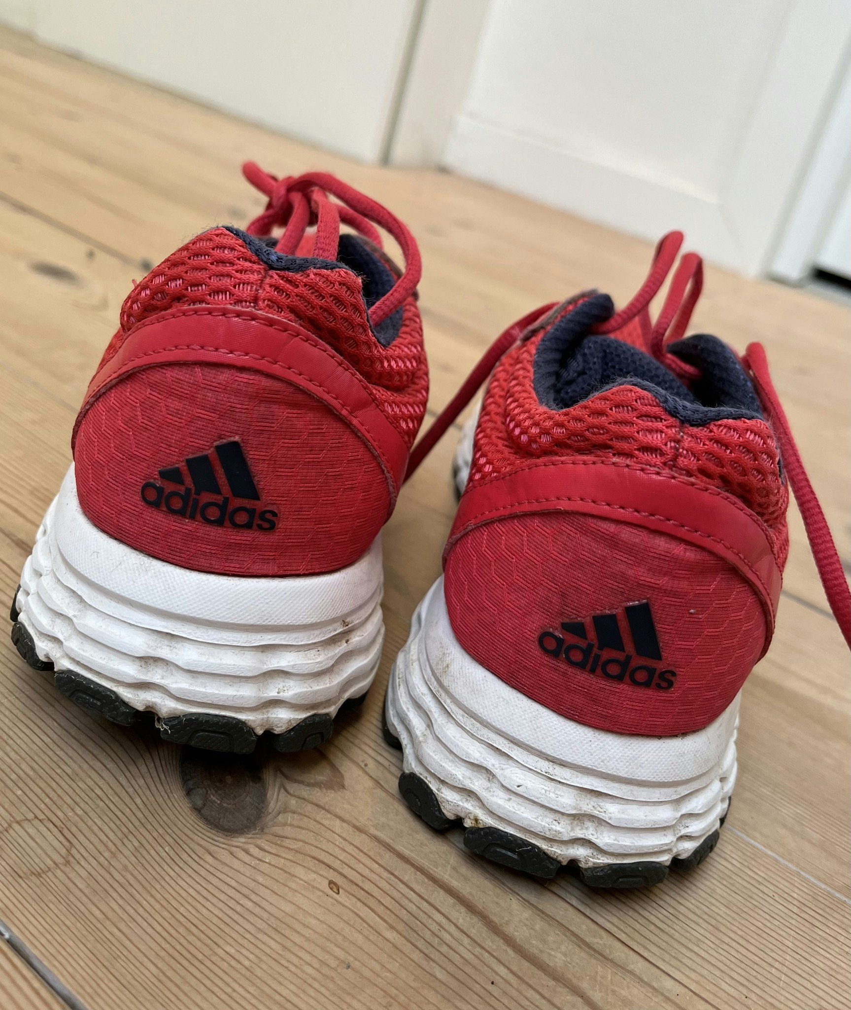 Adidas sko - str. 40