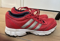 Adidas sko - str. 40