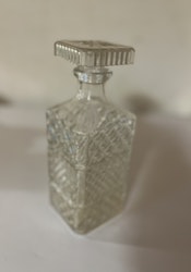Glas karaffel med plast låg