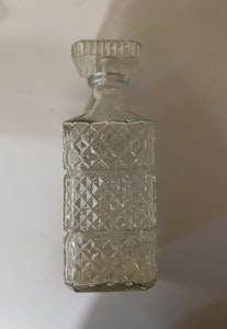 Glas karaffel med plast låg