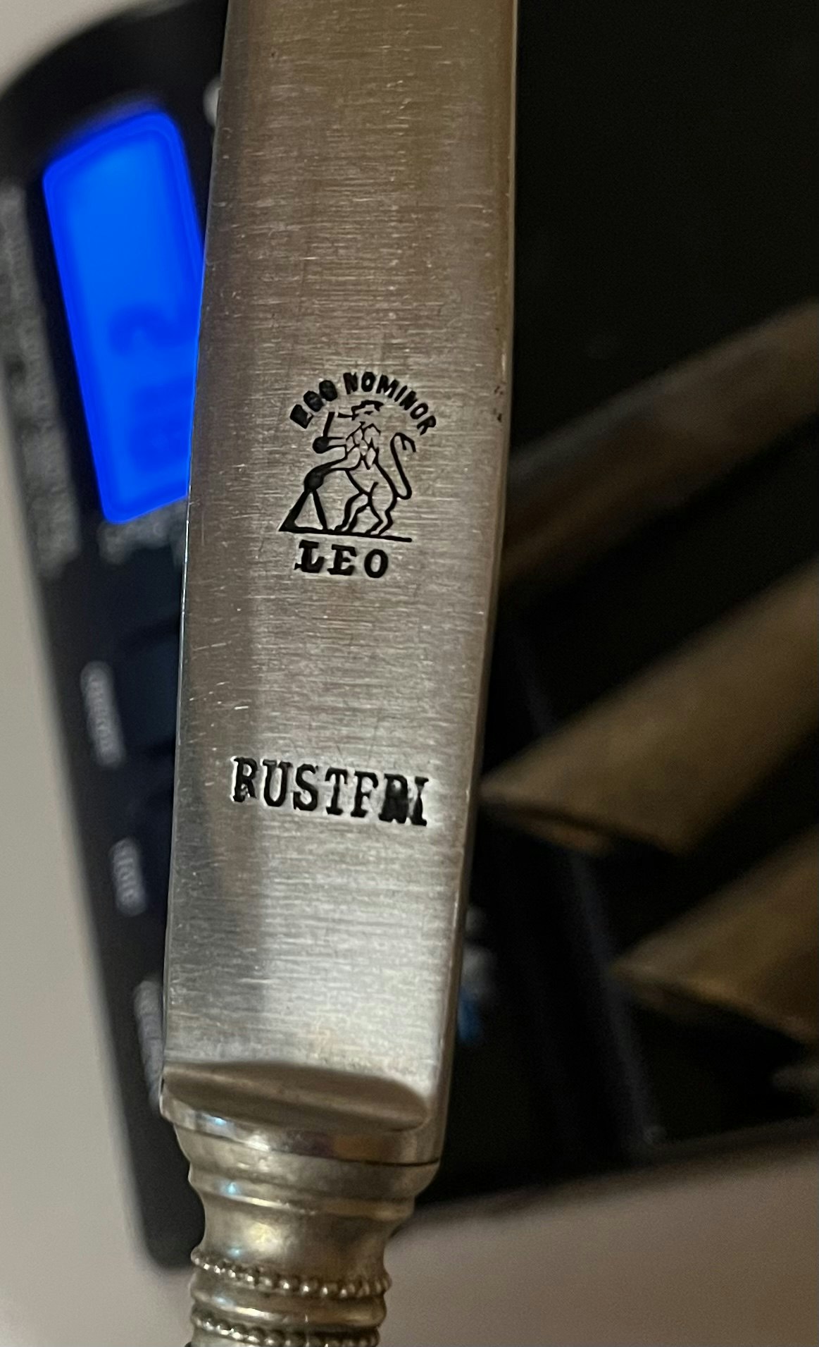 Bestik kniv