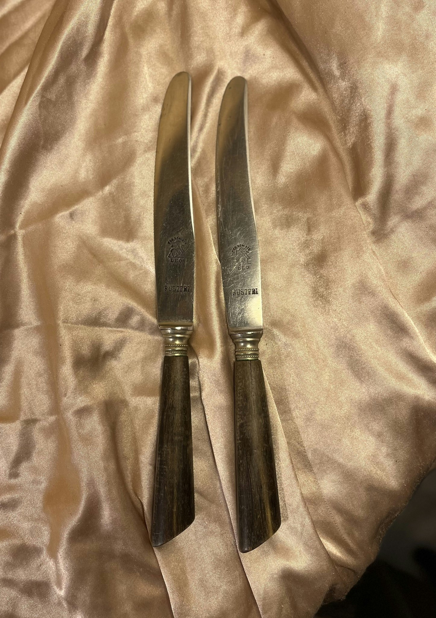 Bestik kniv