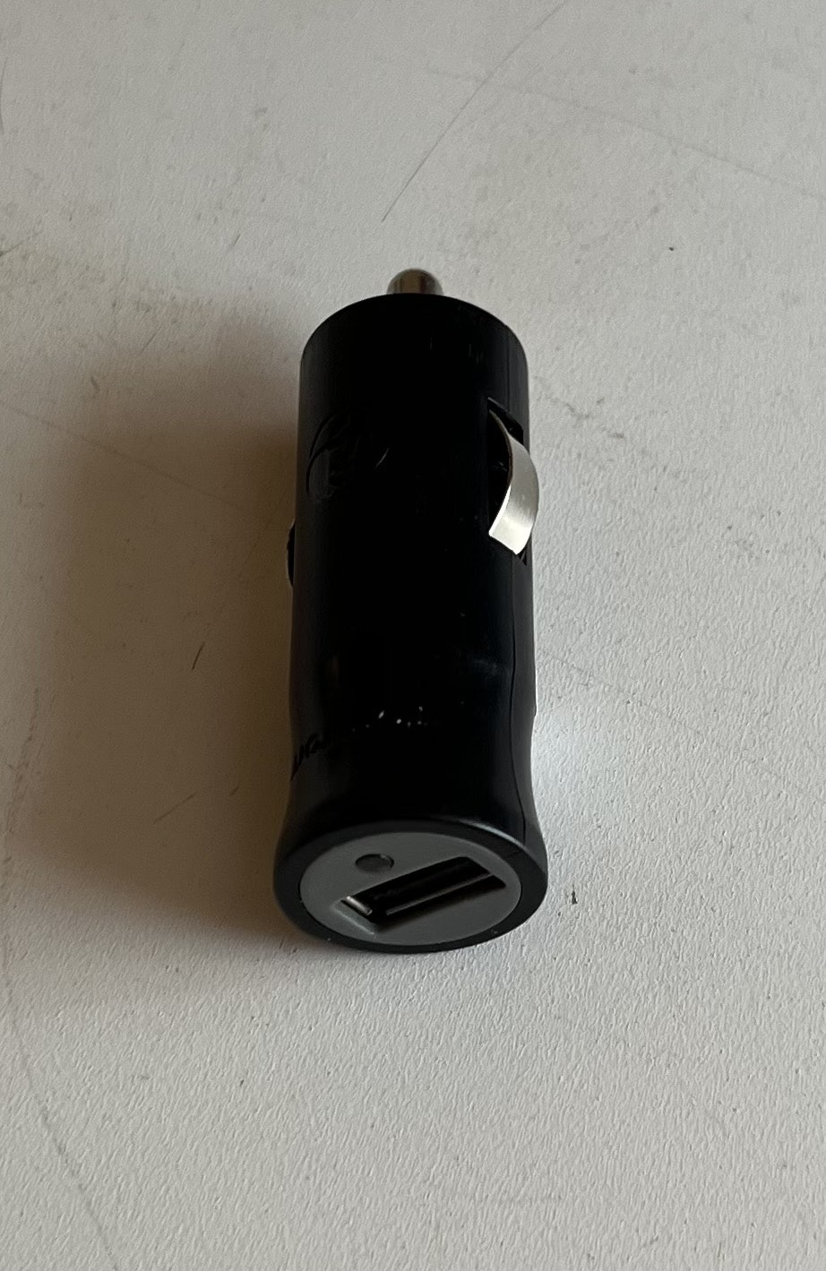 Biloplader med USB