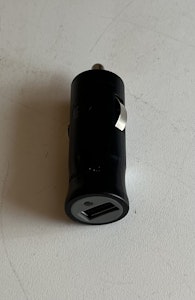 Biloplader med USB