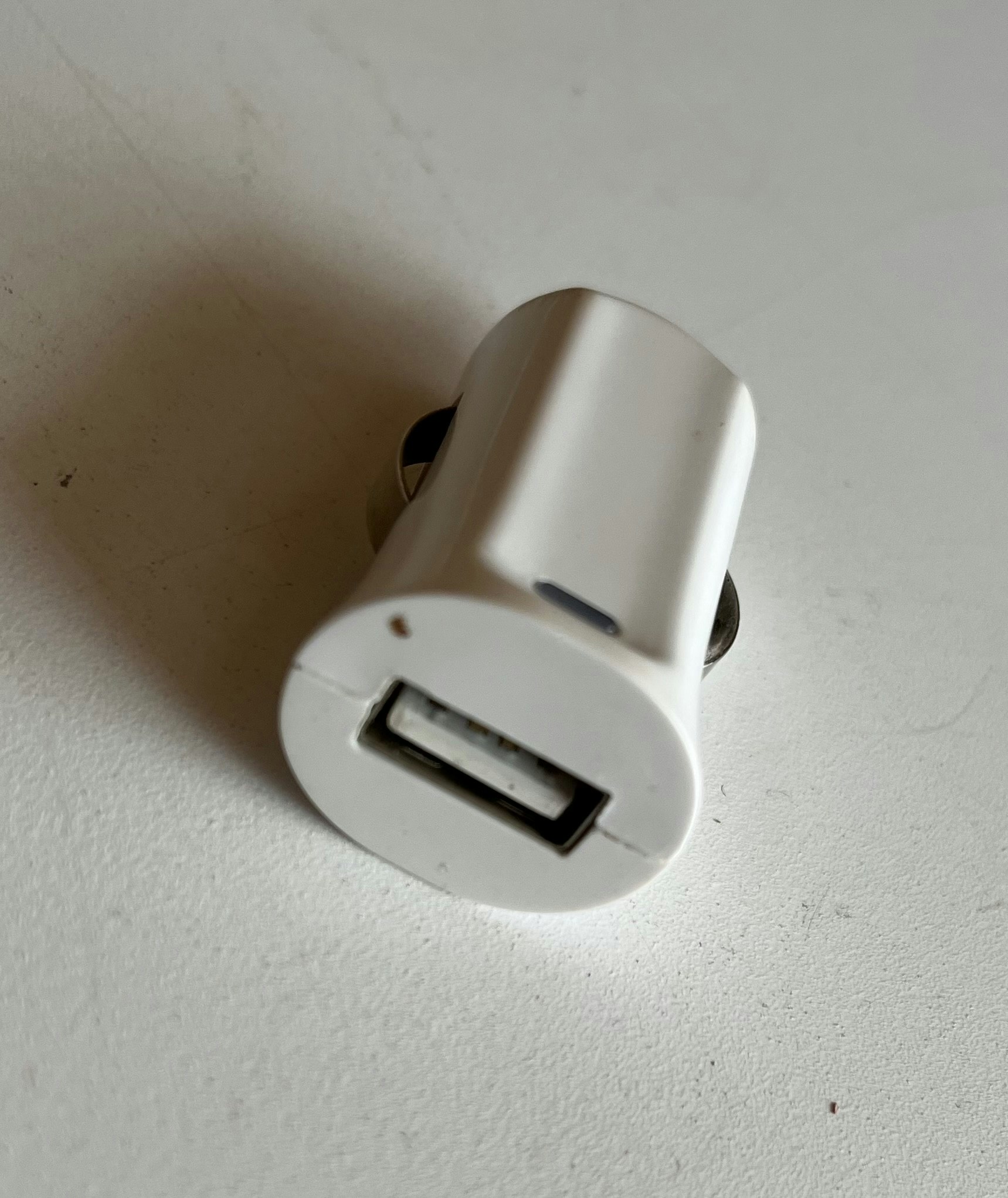 Biloplader med USB