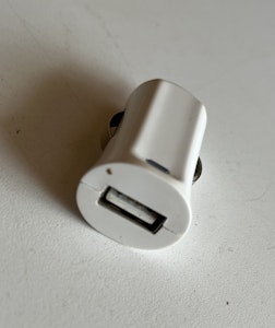 Biloplader med USB