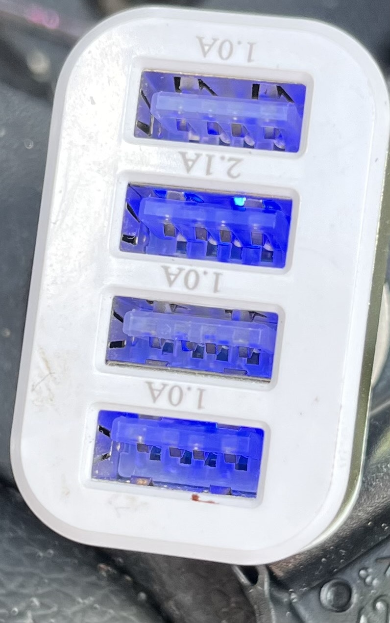 Biloplader med 4 USB
