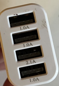 Biloplader med 4 USB