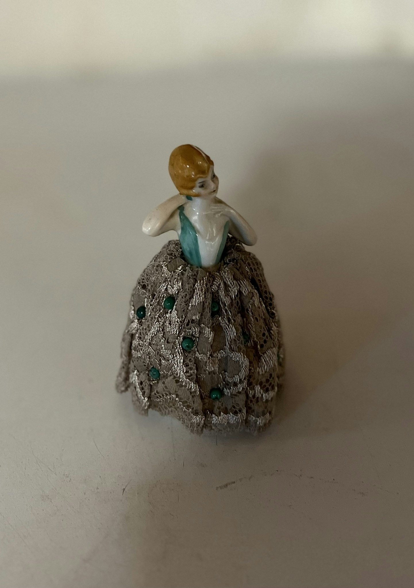 Nålepude med halv dame
