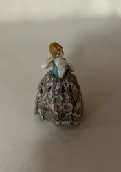 Nålepude med halv dame