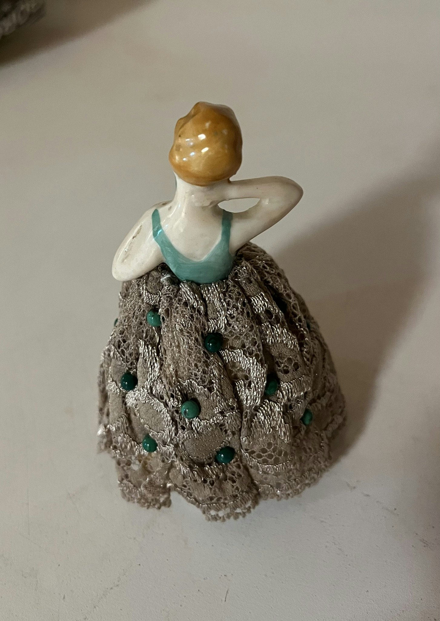 Nålepude med halv dame
