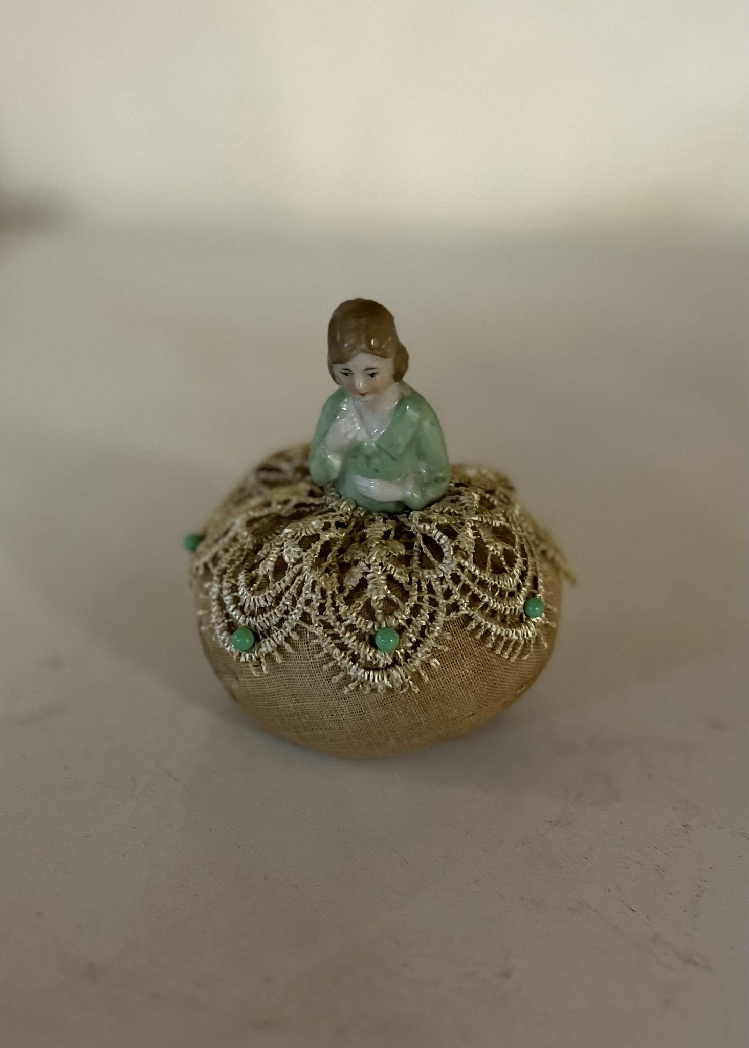 Nålepude med halv dame