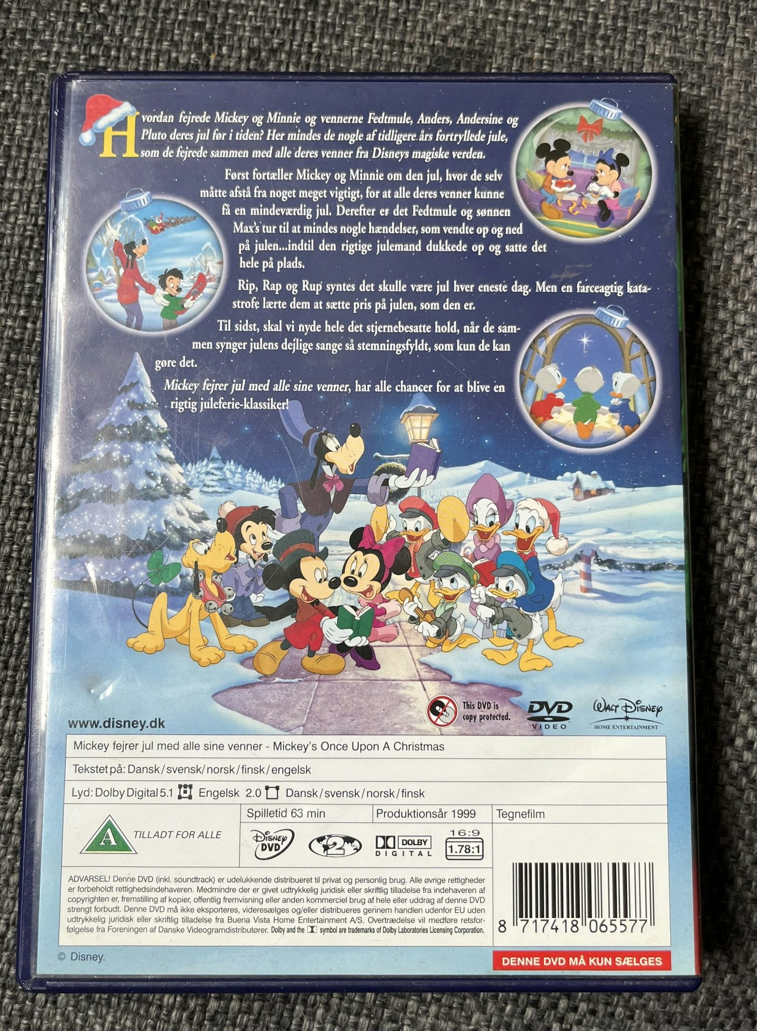 Mickey fejrer jul med alle sine venner