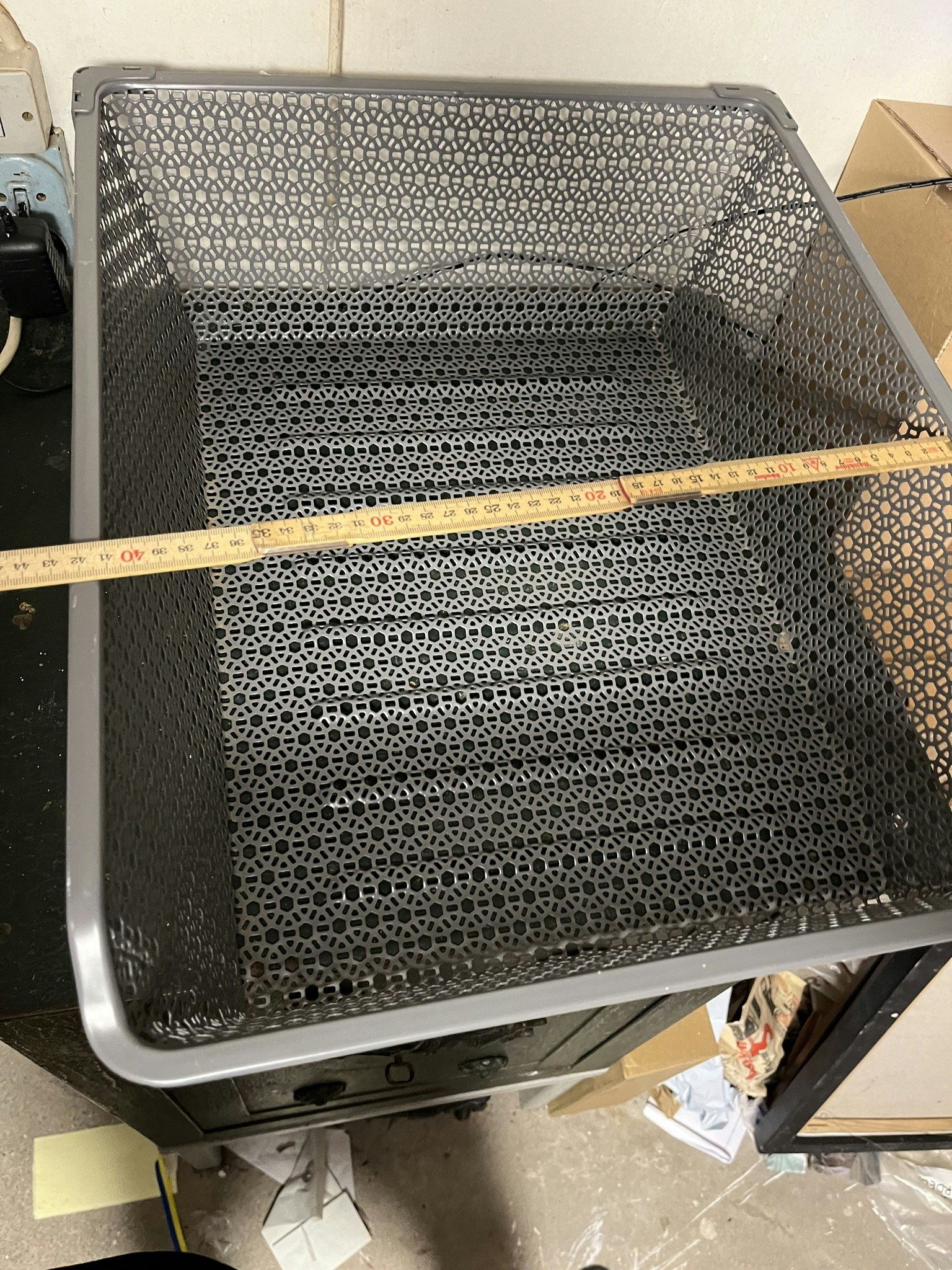 Metal kurv