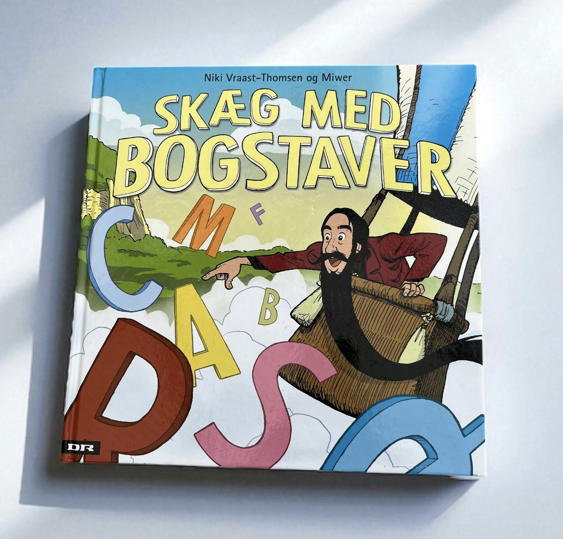 Skæg med bogstaver