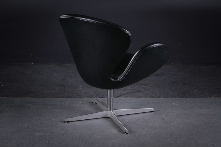 Loungefåtölj, Fritz Hansen Svanen 3320 Svart skinn - Arne Jacobsen