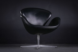 Loungefåtölj, Fritz Hansen Svanen 3320 Svart skinn - Arne Jacobsen