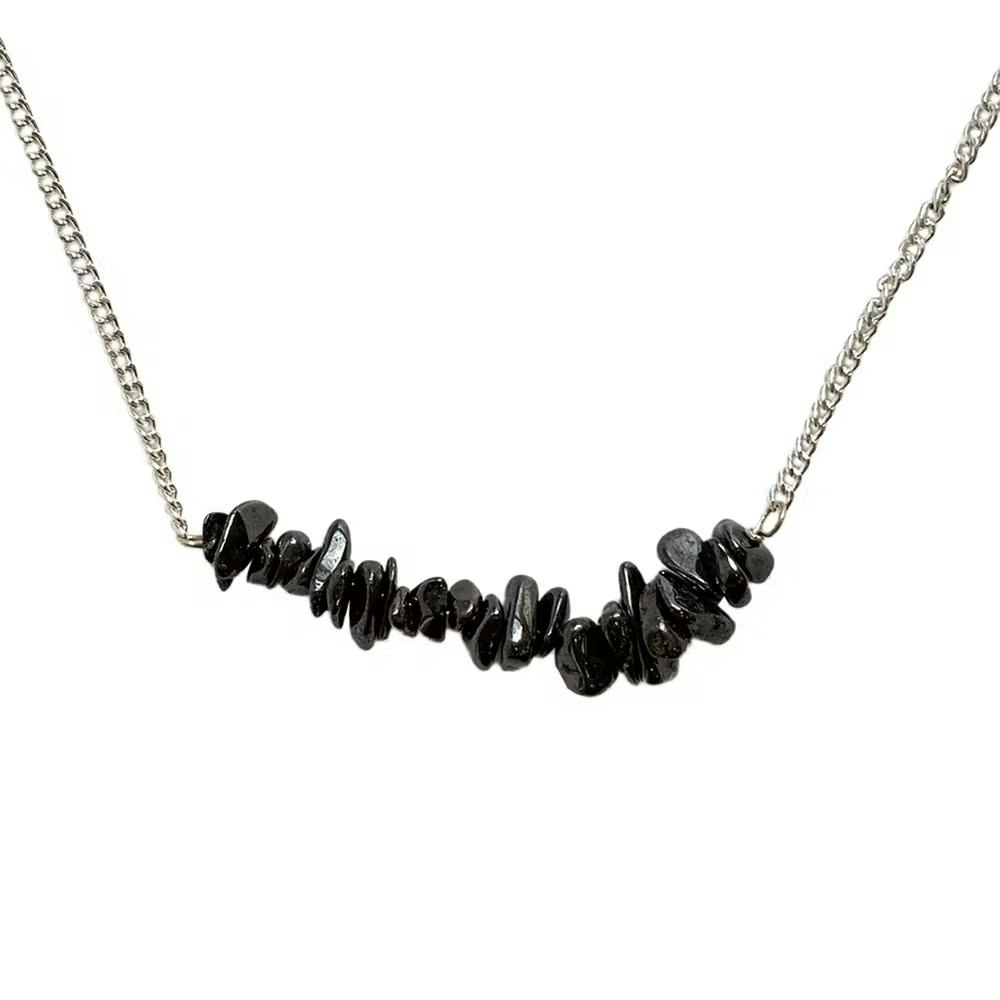 Halsband med hematit kristaller