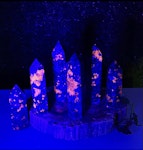 Kristalltorn Emberlit/Yooperlite 7cm hög