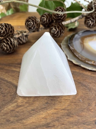 Kristall pyramid Selenit