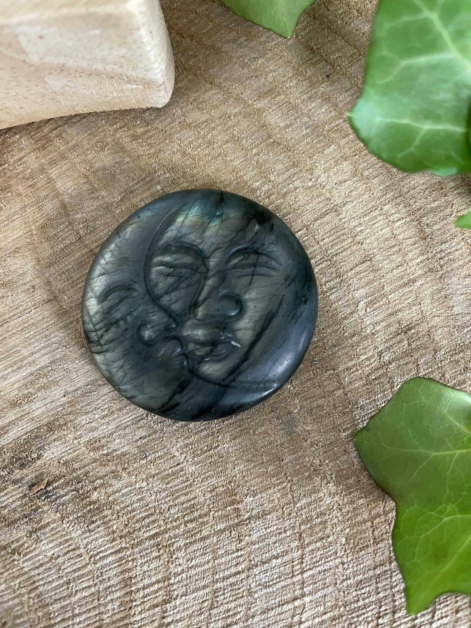 Solen och månen labradorit symbol