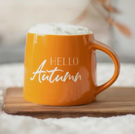 Kaffemugg hello autumn och varma strumpor