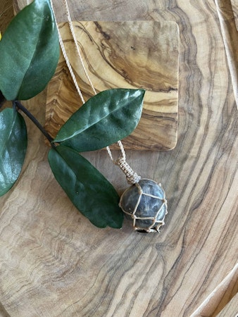 Makramé halsband med Svart månsten ~ Ljusarbete & högre energier