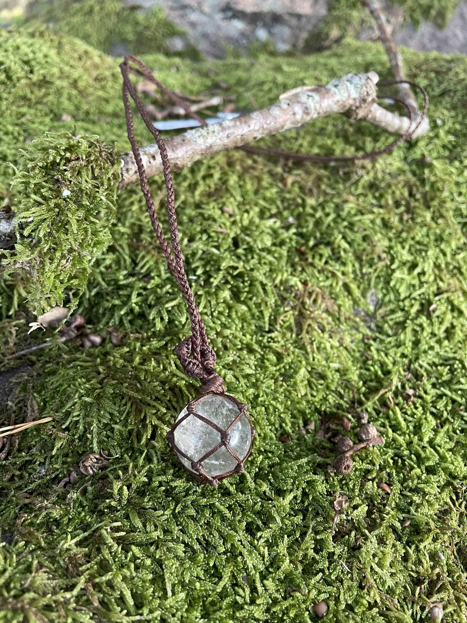 Makramé halsband med Rökkvarts klot ~ Jordhealing & Frid. Löser upp blockeringar och negativ energi.