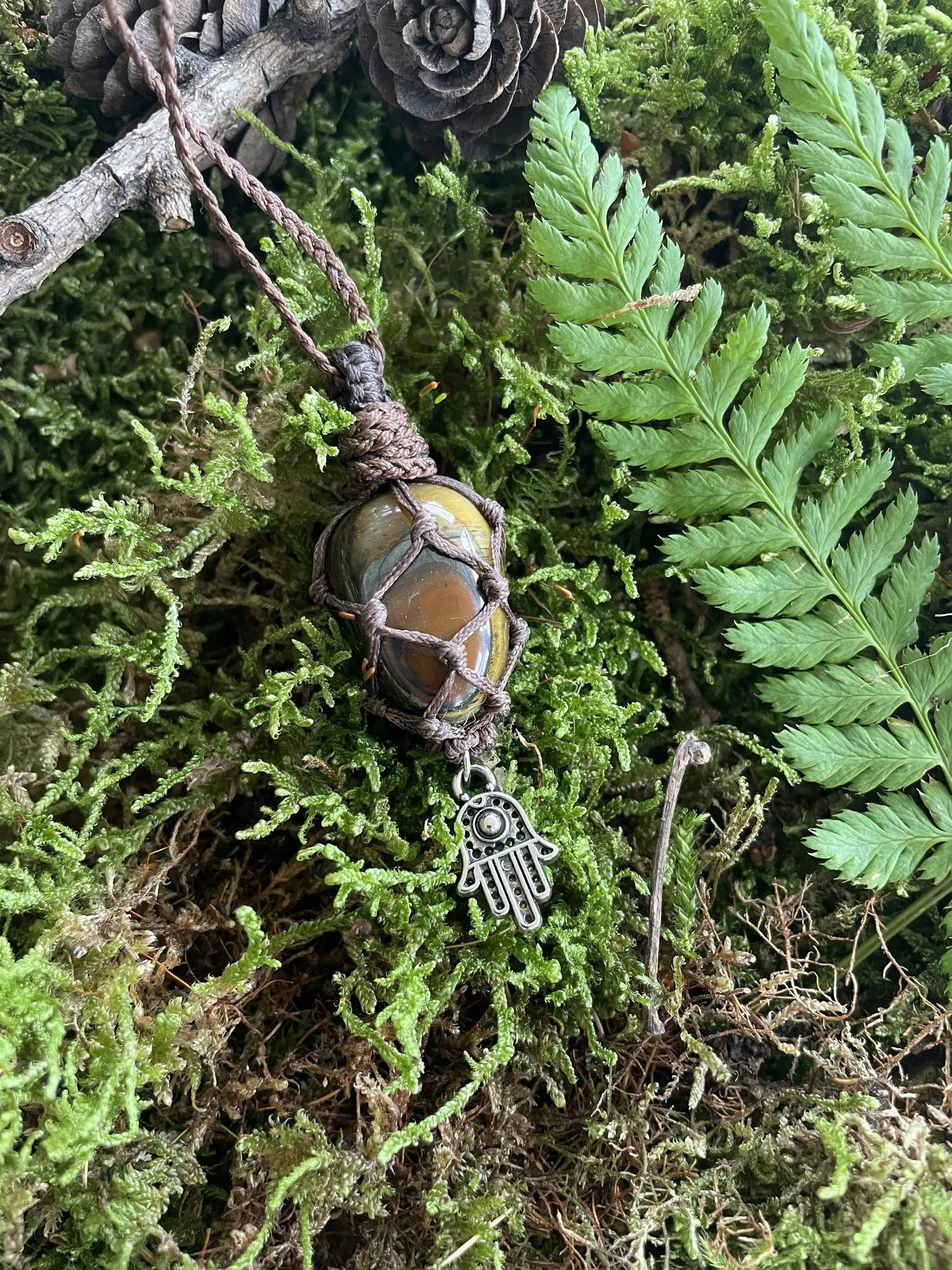 Handgjort Makramé halsband Tiger öga ~ Bryta gamla mönster