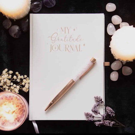 Tacksamhetsdagbok med rosenkvartspenna