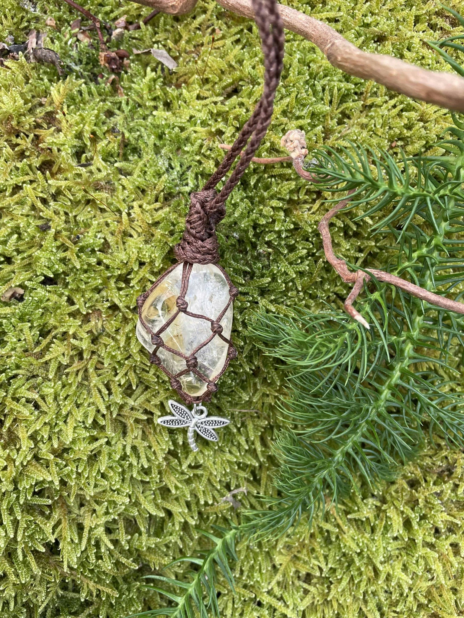 Handgjort Makramé halsband med en stor Citrin ~ Glädje. Lycka. Positivitet.