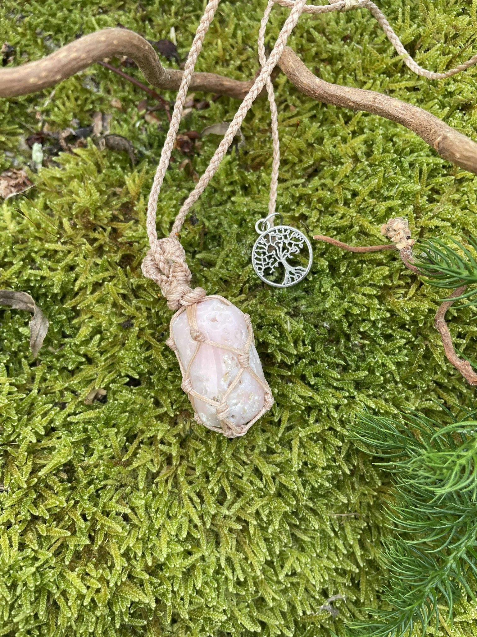 Makramé halsband med Andisk rosa Opal ~ Mildrar depression. Visar dina innersta känslor.