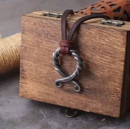 Halsband med trollkors och läderband