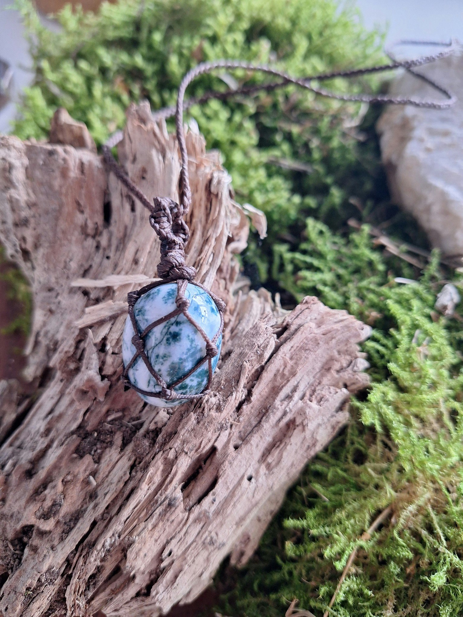 Makramé halsband Mossagat ~ Ger balans. Drar till sig välmående & välgång