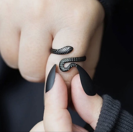 The serpent ring