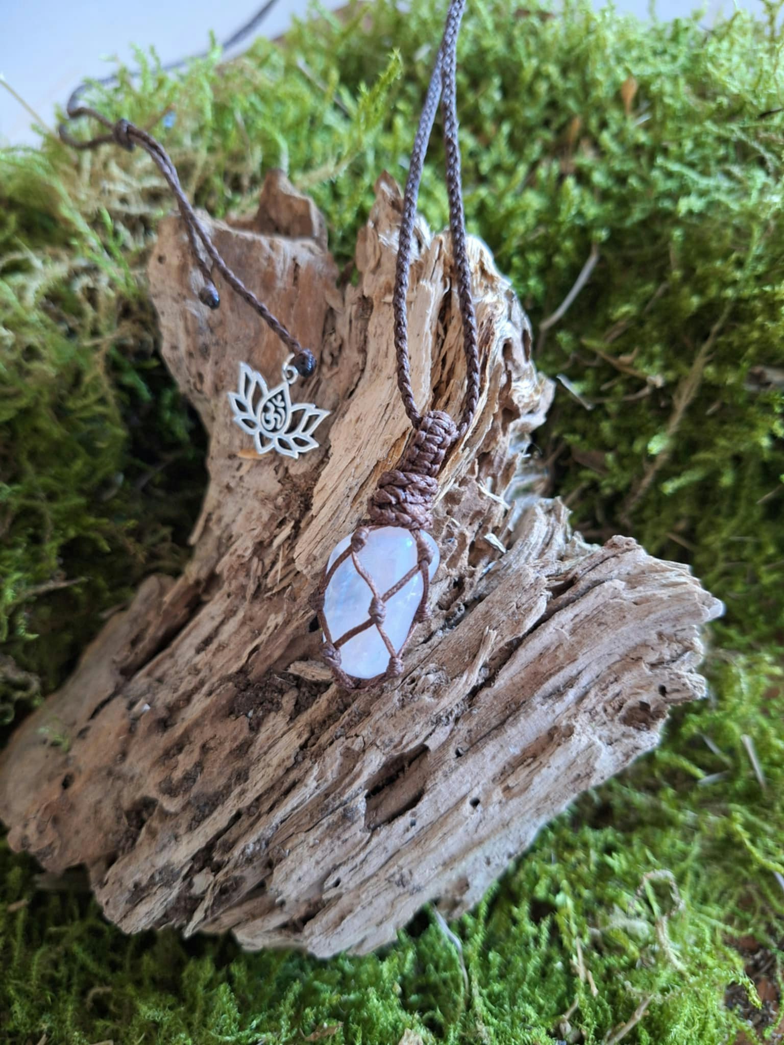 Makramé halsband Angel aura ~ Kärlek, lekfullhet & glädje.