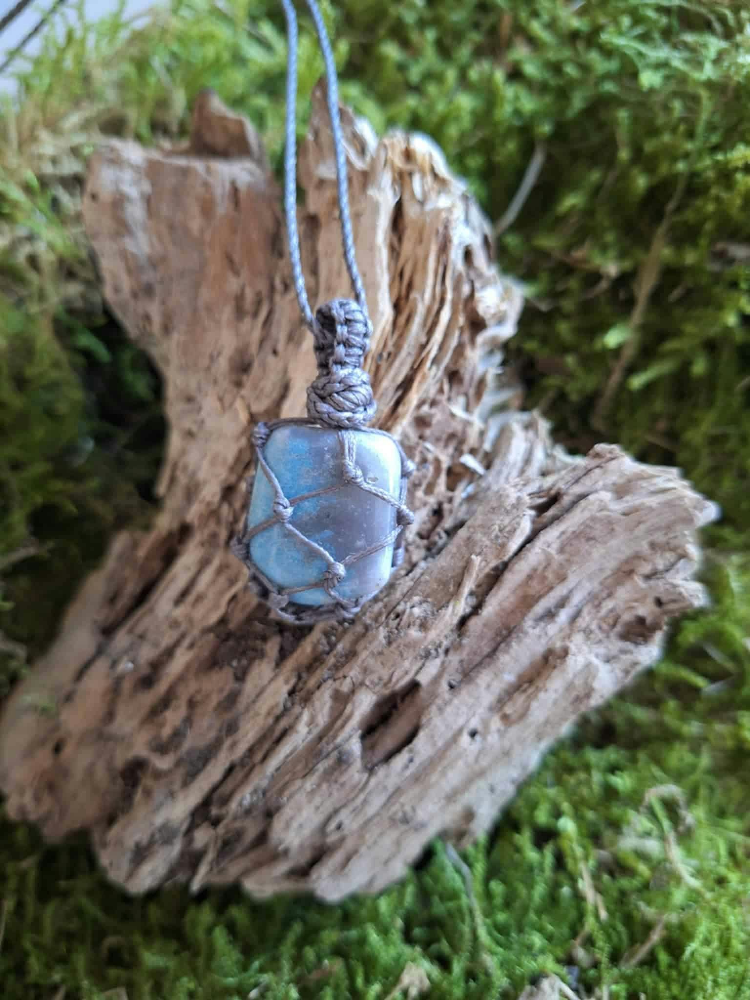 Makrame halsband Trolleit ~ Aktiverar chakran. Cellminnen. Lugnande.