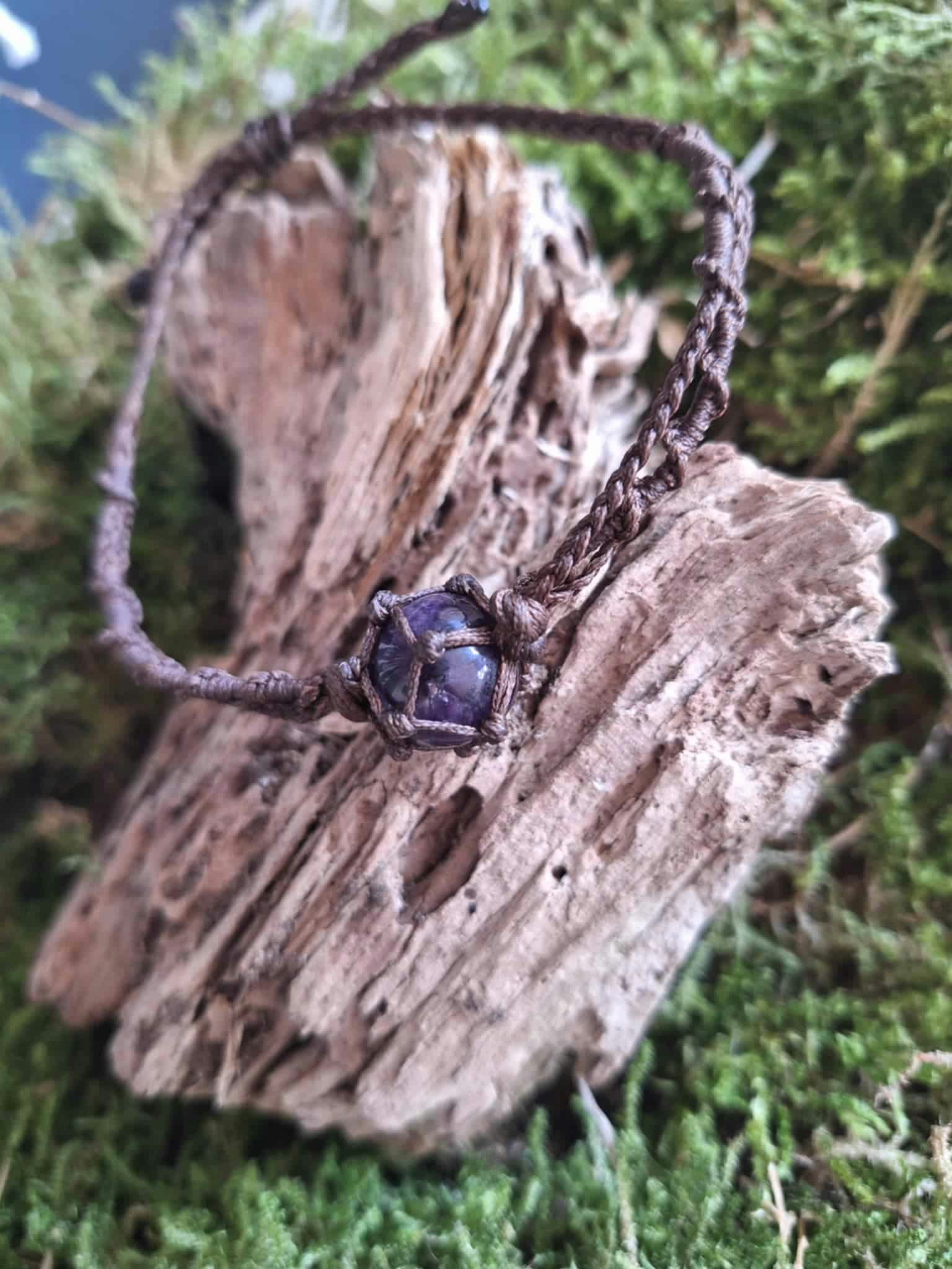 Handgjort Makrame armband Ametist ~ Allhelaren & beskyddaren. Lugn. Minska stress. Bättre sömn.