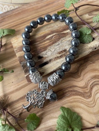 Armband beskydd hematit med livets träd berlock