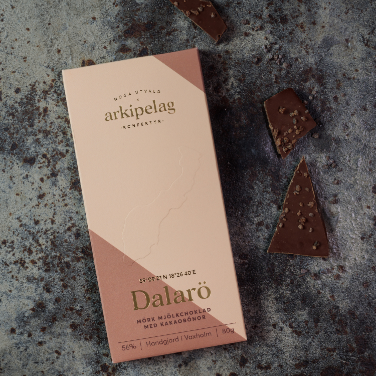 Dalarö - Mörk mjölkchoklad med kakaonibs 56%