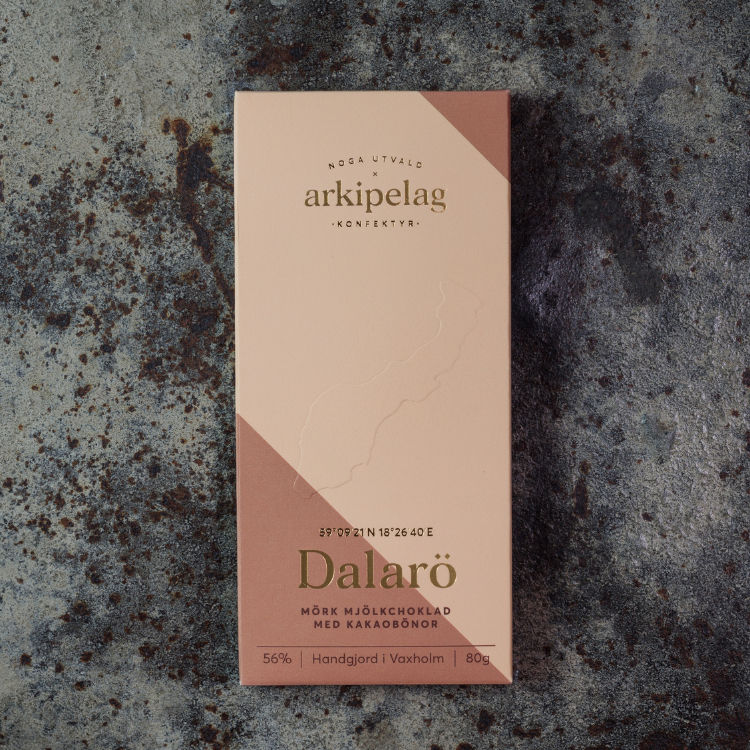 Dalarö - Mörk mjölkchoklad med kakaonibs 56%
