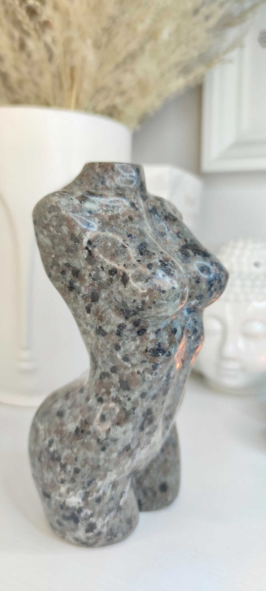 yooperlite carving kvinnokropp staty inredning uvreaktiv