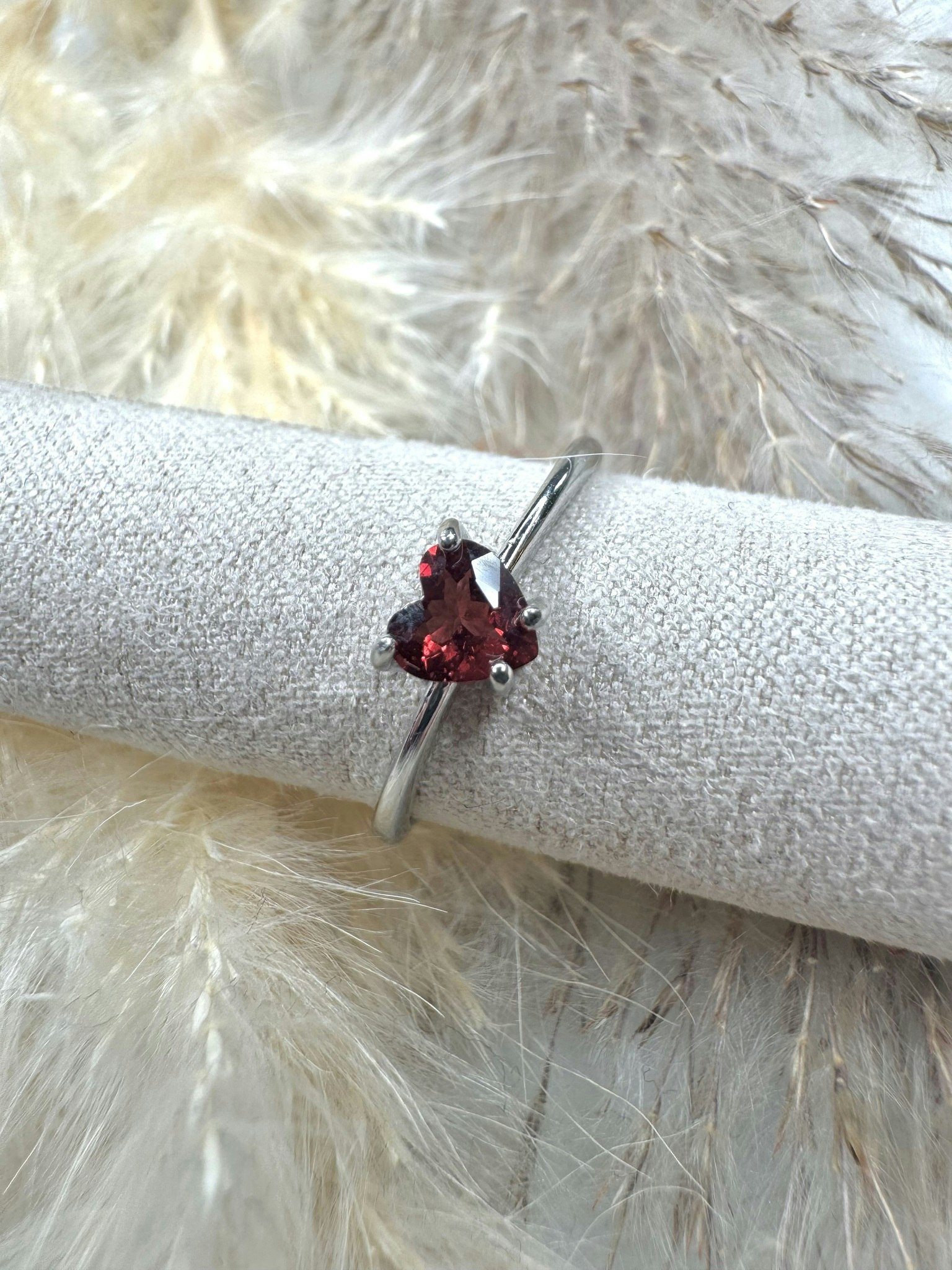 Ring med granat