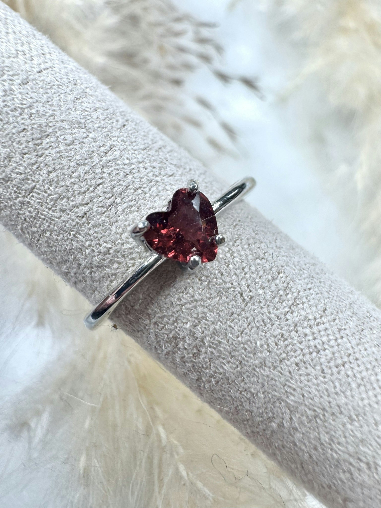 Ring med granat